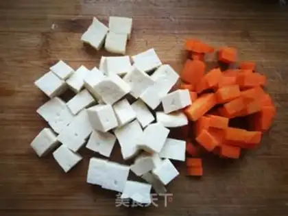 Make Carrot seaweed tofu soup step 1