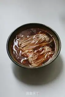 Make Eggs and spinach spicy noodles step 5