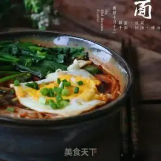 Make Eggs and spinach spicy noodles step 8