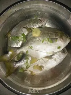 Make The tacos, the roasted catfish step 1