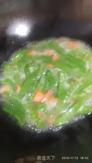Make Sausage fried snow beans step 1