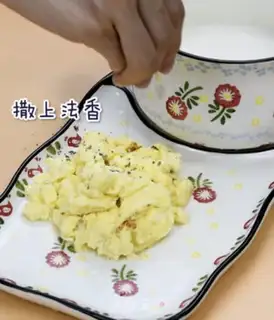 Make French fried eggs step 6