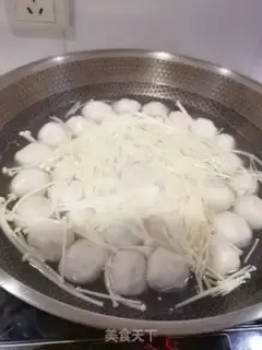 Make Gin-snack fishball soup step 1