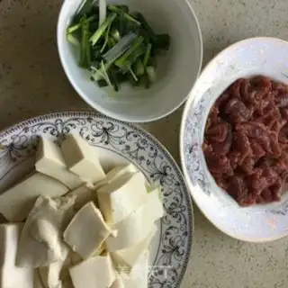 Make Beef fungus tofu soup step 0