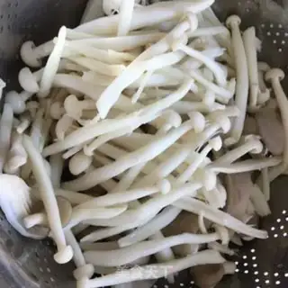 Make Beef fungus tofu soup step 1