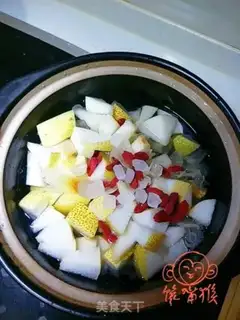 Make Ice sugar, silver ear, pear step 3