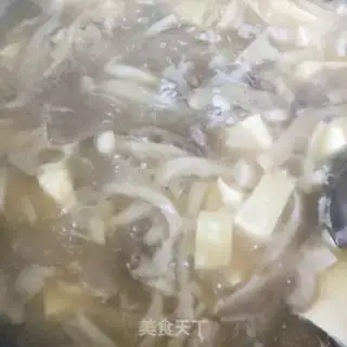 Make Beef fungus tofu soup step 4