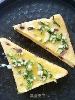 Make cucumber egg toast step 1