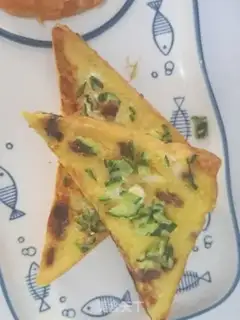 Make cucumber egg toast step 2