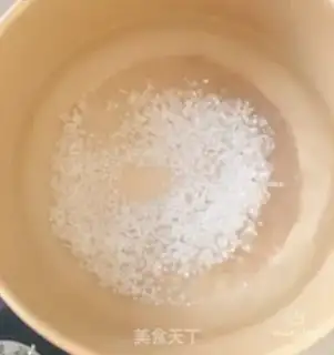 Make Hot coconut milk, west mango, west rice step 0