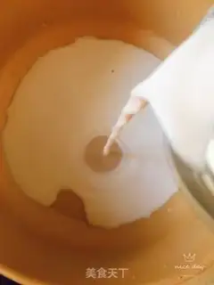 Make Hot coconut milk, west mango, west rice step 4