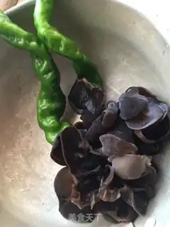 Make Pyramid black ear fried eggs step 0
