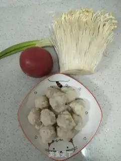 Make Tomato gill mushroom fishball soup step 0