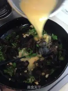 Make Pyramid black ear fried eggs step 5