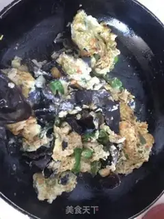 Make Pyramid black ear fried eggs step 6