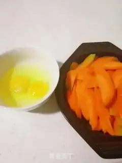 Make Carrot fried eggs step 1