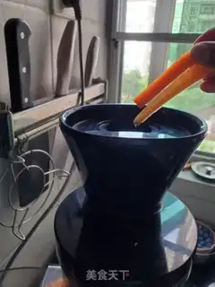 Make Fresh carrot juice step 2
