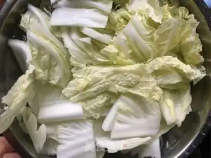 Make Cabbage fan soup step 1