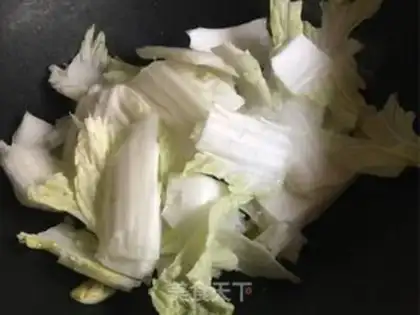 Make Cabbage fan soup step 2