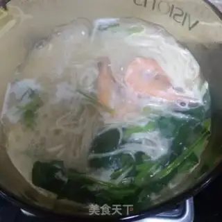 Make Shrimp spinach noodles step 4