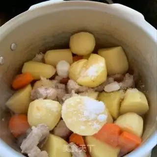 Make Japanese potato stew step 3