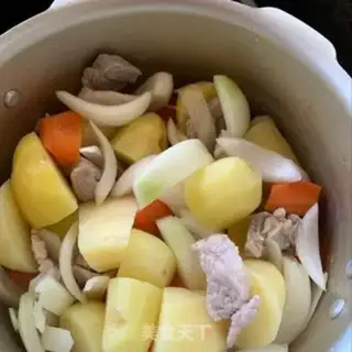 Make Japanese potato stew step 4