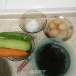 Make Egg horns, guacamole step 0