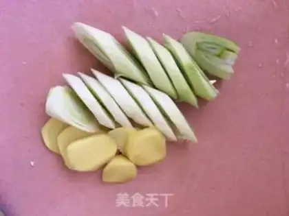 Make Crabs onions step 1