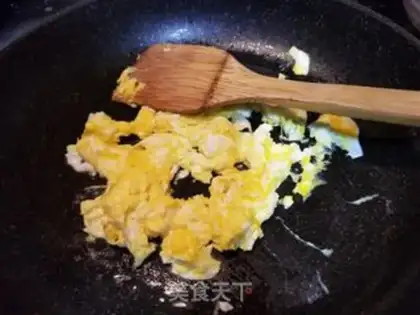 Make Big cabbage sausage noodles step 4