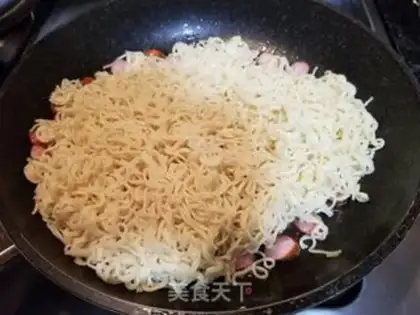 Make Big cabbage sausage noodles step 6