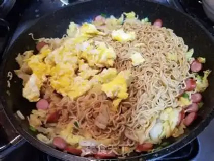 Make Big cabbage sausage noodles step 9