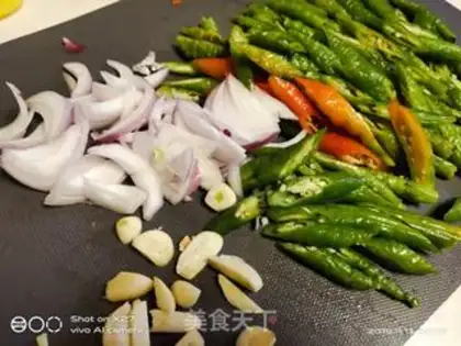 Make Onion slices of pepper step 0