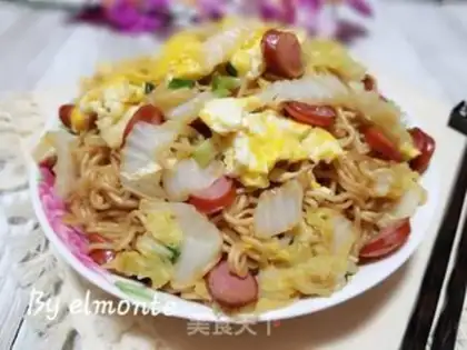 Make Big cabbage sausage noodles step 10