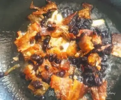 Make Beanfish with green bean skin step 5