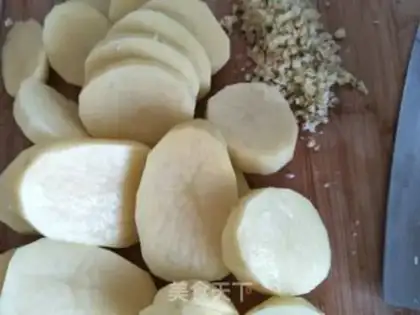 Make Garlic potatoes step 0