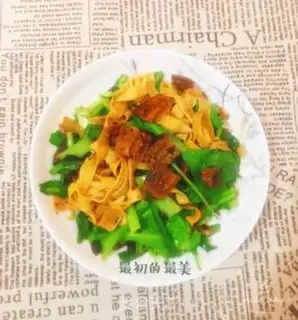 Make Beanfish with green bean skin step 9