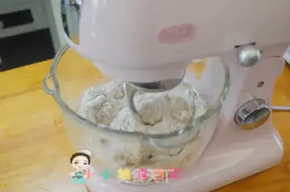 Make Smoky-coloured mushroom buns step 4