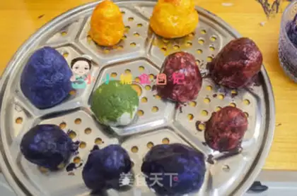 Make Smoky-coloured mushroom buns step 13