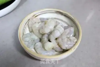 Make Smelt shrimp soup step 1