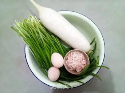 Make The radish pickle pie step 0
