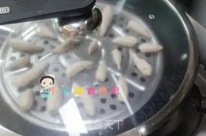 Make Smoky-coloured mushroom buns step 16