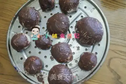 Make Smoky-coloured mushroom buns step 17