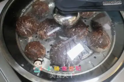 Make Smoky-coloured mushroom buns step 18