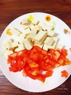 Make Tomatoes and tofu soup step 1