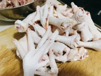 Make Sour chicken claws step 1