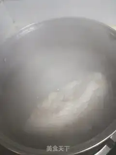 Make Red meat with quail eggs step 1
