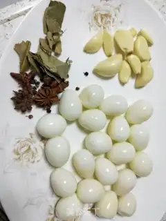 Make Red meat with quail eggs step 3