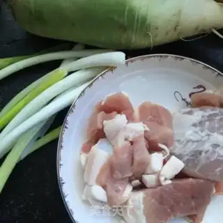 Make Roach pork dumplings step 1