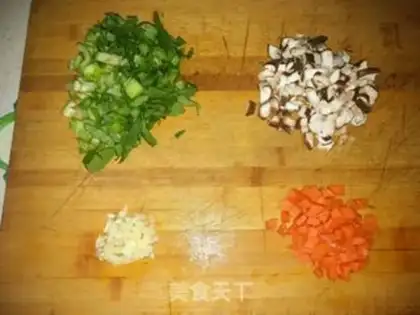 Make Chicken-legged rice with mushroom oil step 1