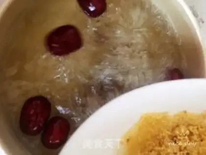 Make Little rice porridge with red dates step 3